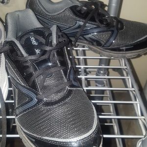 Black Reebok size 9